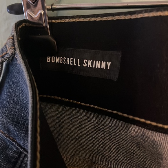 BNWT Torrid Bombshell Skinny Jeans 12R - Picture 6 of 11